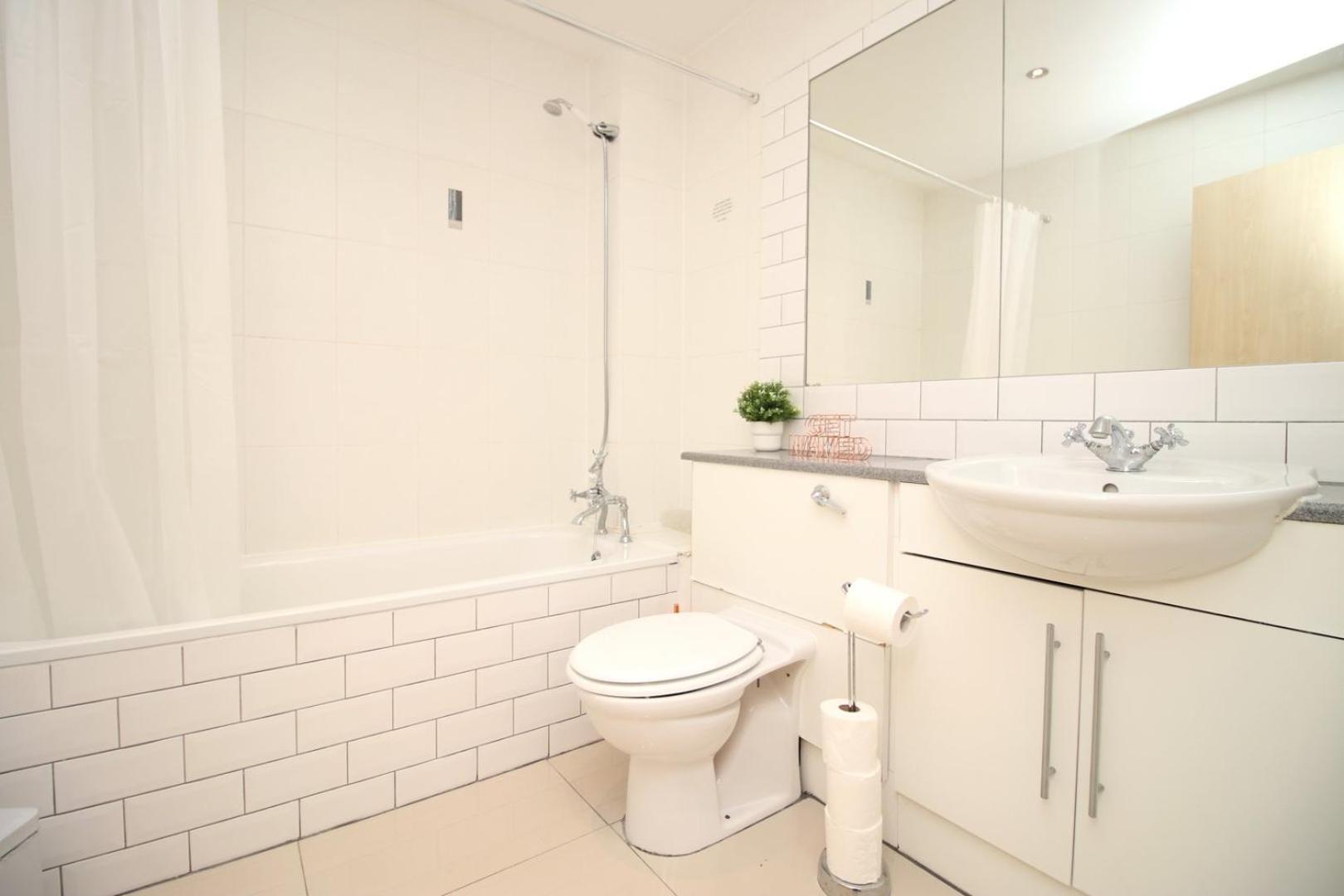 Centrally Located Spacious 2Br | Cohost Partners Cardiff Ngoại thất bức ảnh