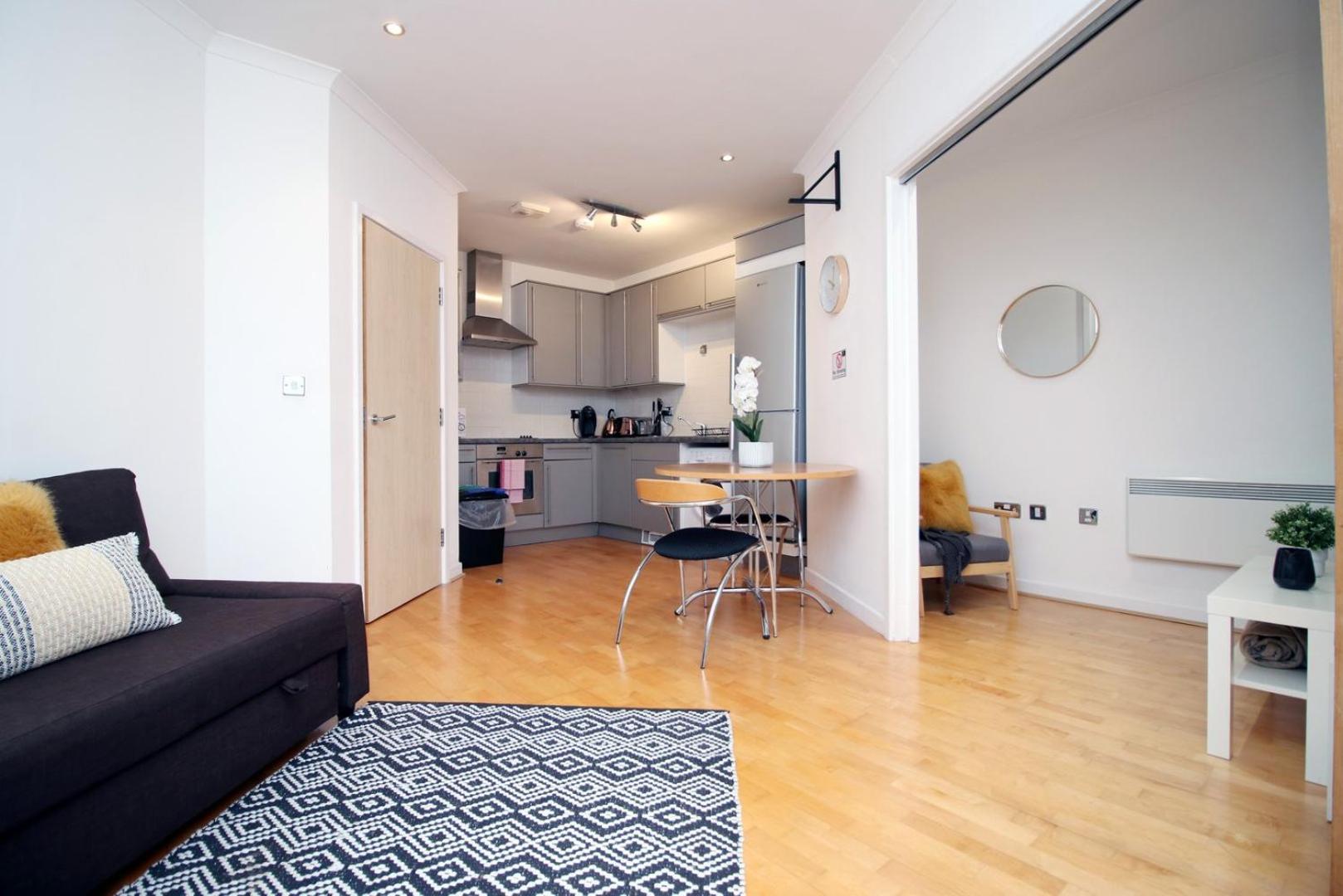 Centrally Located Spacious 2Br | Cohost Partners Cardiff Ngoại thất bức ảnh